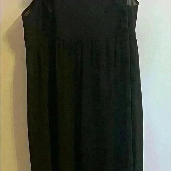 Gorgeous Axara Paris sheer maxi dress with lace and pleated size medium - Picture 3 of 7